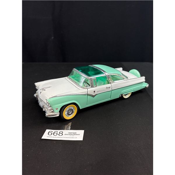 1/18th Scale 1955 Ford Fairlane Diecast Car