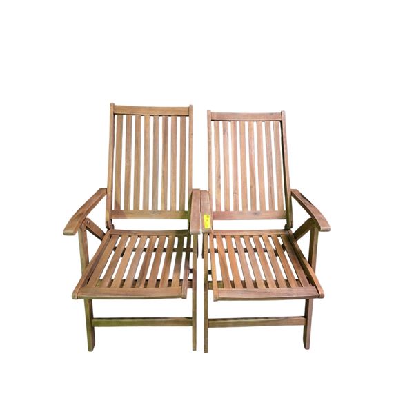 Group of 2 Outdoor Wooden Folding Patio Chairs