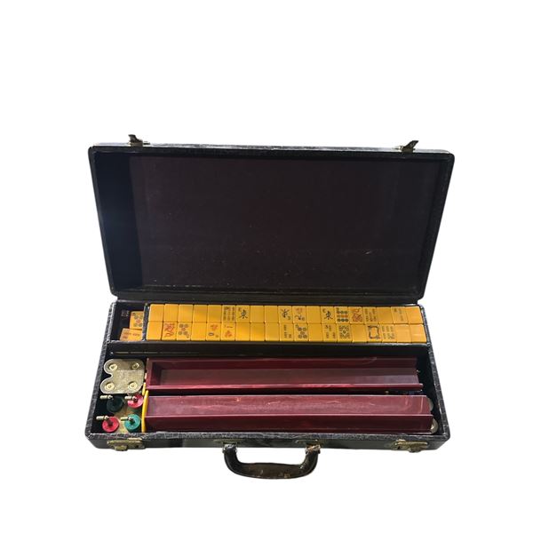 Vintage Mahjong Set in Carrying Case
