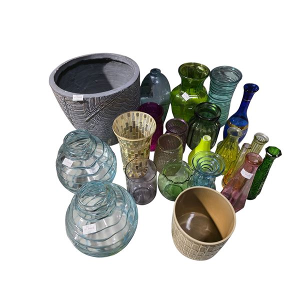 Large group of approx. 20 assorted Vases - includes various colors & sizes