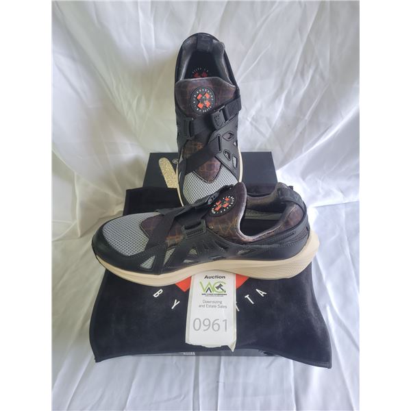 Brand New Nike Air Huarache 20Y24 A SC1