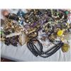 Image 5 : Costume Jewelry A SC1