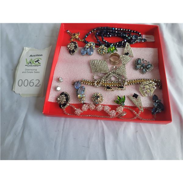 Vintage Jewelry A SC1