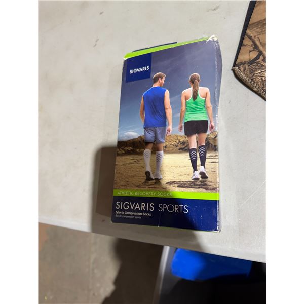 Athletic recovery socks