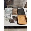 Image 1 : Kitchen items