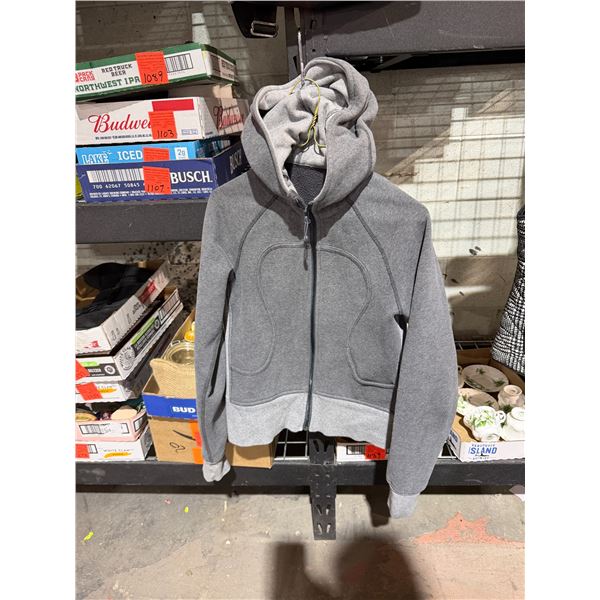 Lululemon size 6