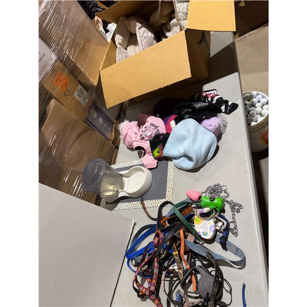 Assorted pet supplies