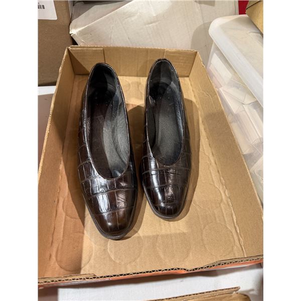 Shoes size 9