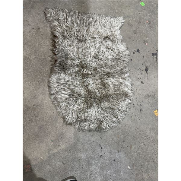 Throw rug