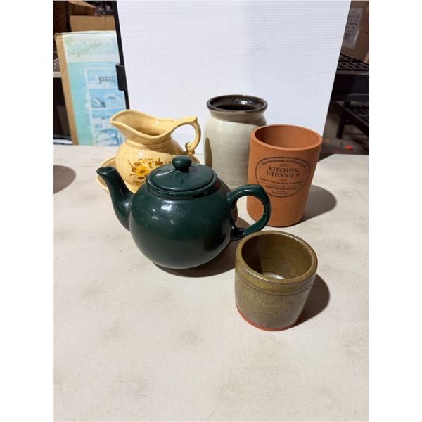 Utensil holders, teapot, and Pitcher and basin