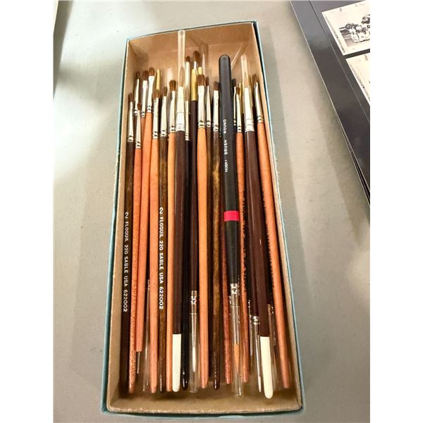 Crafting paint brushes