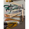 Image 1 : Crafting tools