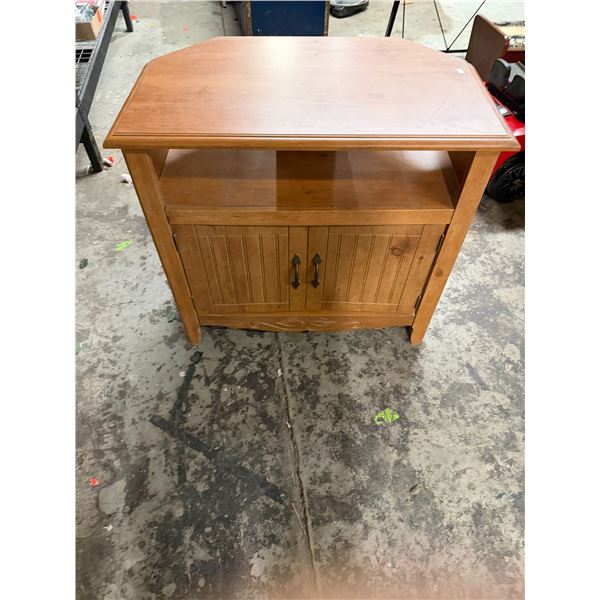 Cabinet stand measures 30.5 x 19.5 x 28