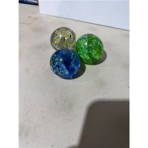 Paper weights