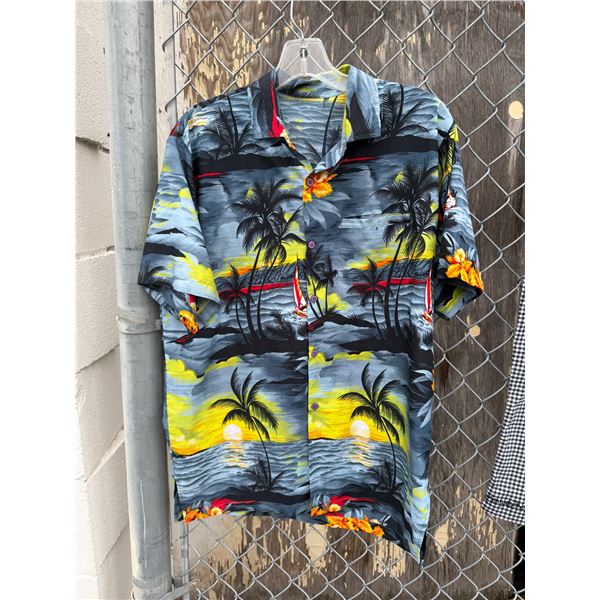 Hawaiian shirt size not shown