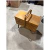 Image 4 : Sewing basket