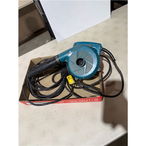 Makita blower