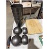 Image 1 : Cutting board and garbage cans