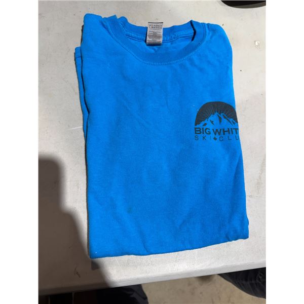 Big white ski club shirt size small