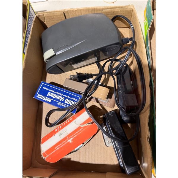 Electric stapler and stapler