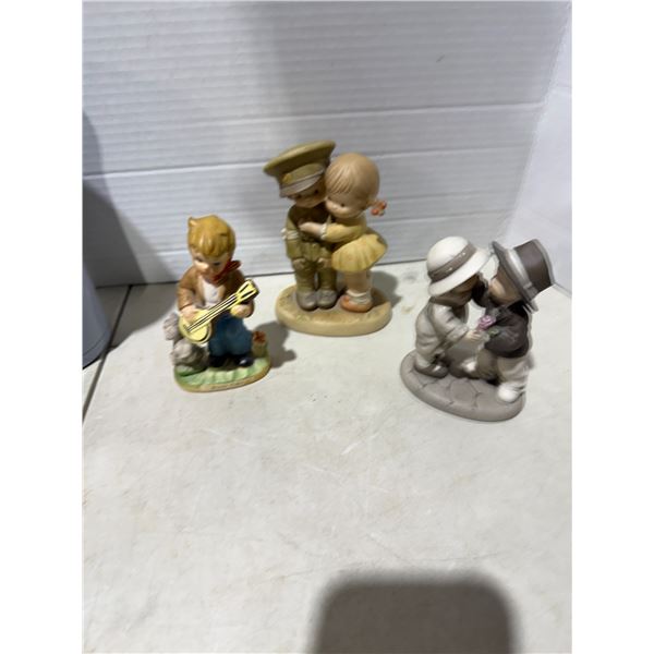 Figurines