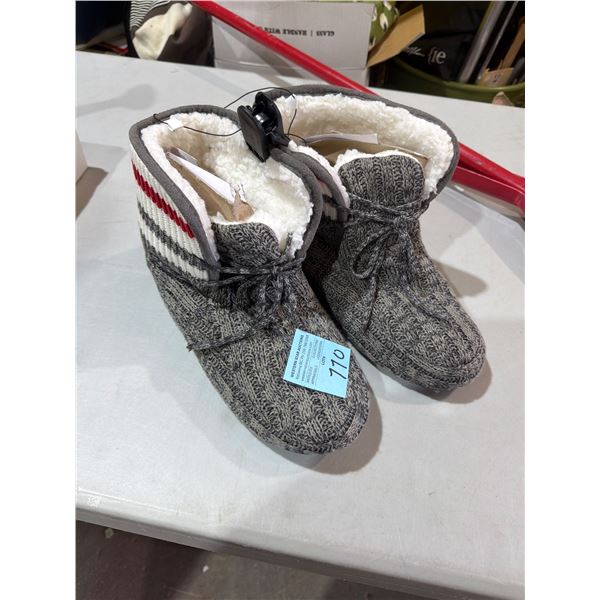 New slippers size 7/8