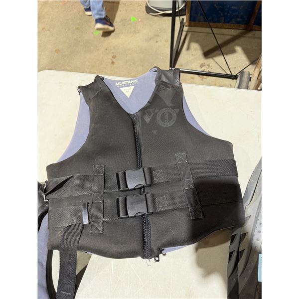 Mustang survival size medium life jacket