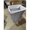 Image 1 : Laundry basket