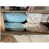 Image 1 : Throw pillows