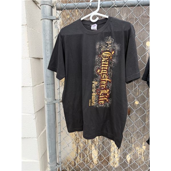 T-shirt size large