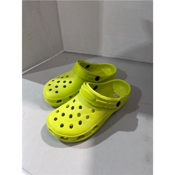 Shoes size 8