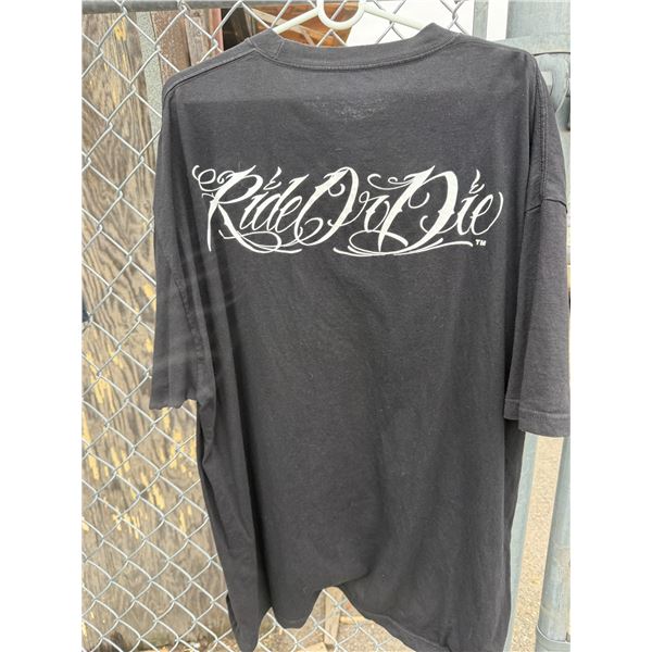 T-shirt, size 2 XL