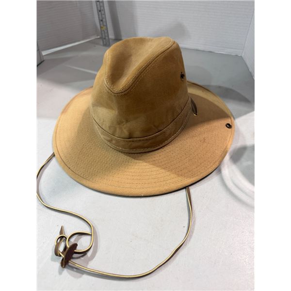 Headquarters Usa by HENSCHEL size medium