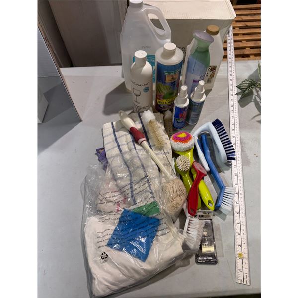 Miscellaneous items, cleaners et