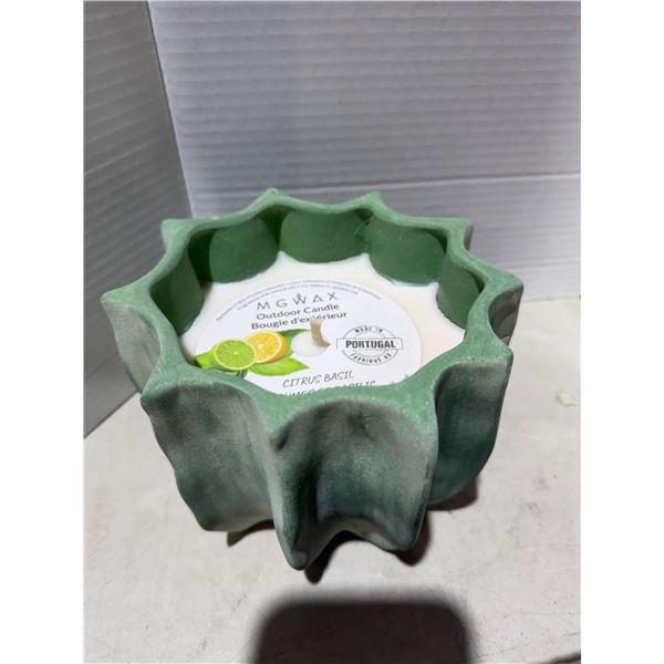 Outdoor candle citrus, basil