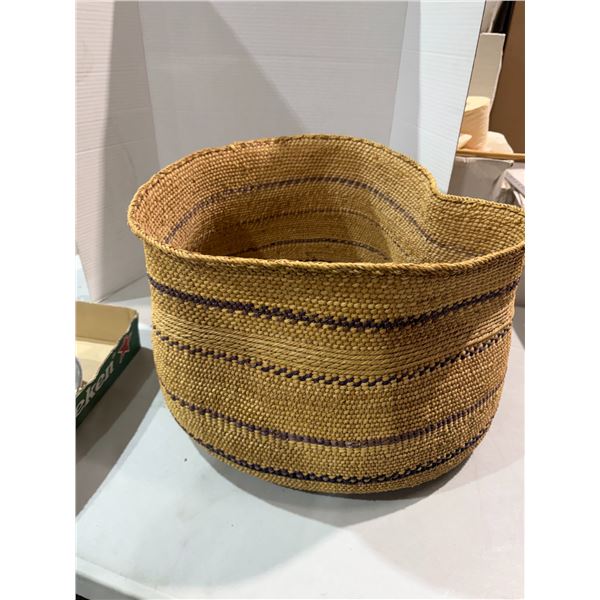 Makah or Nuu-chah-nulth twined basket, likely from the 20th century