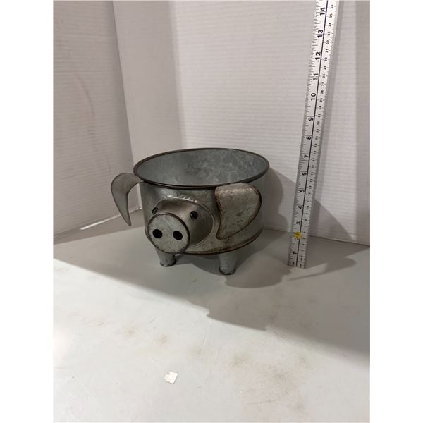 Pig planter