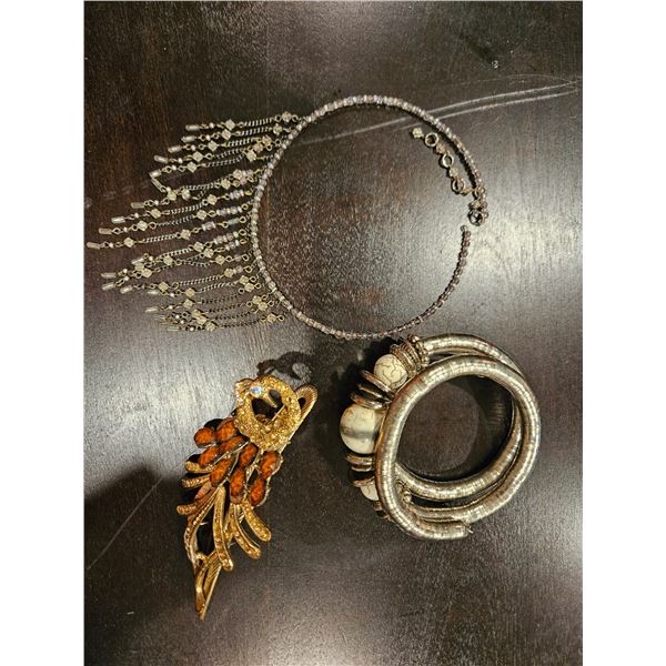 Necklace, bracelet and hair clip