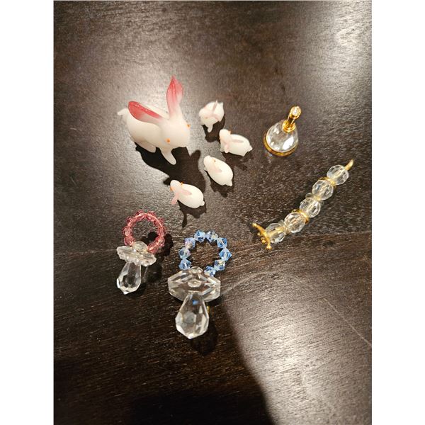 Assorted glass and crystal items