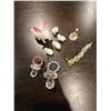 Image 1 : Assorted glass and crystal items