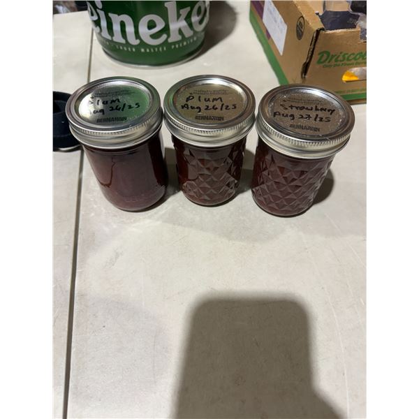 1 strawberry,2 plum gem preserves