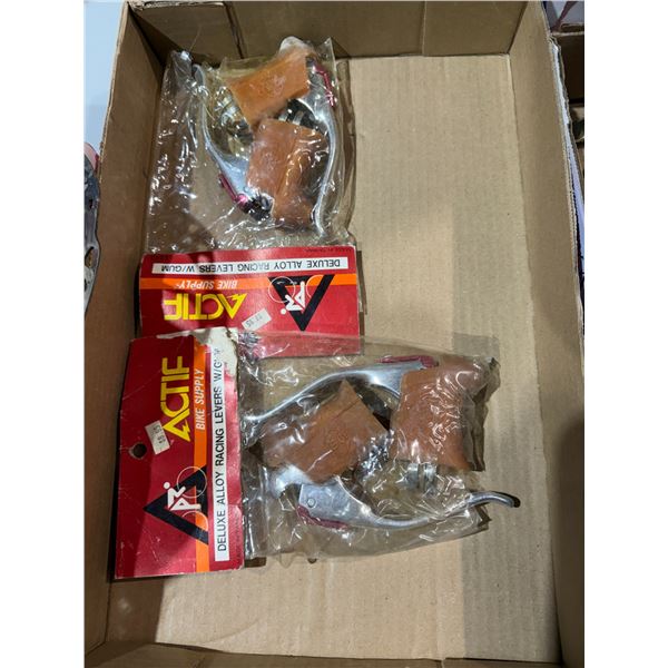 Deluxe alloy racing levers with gum