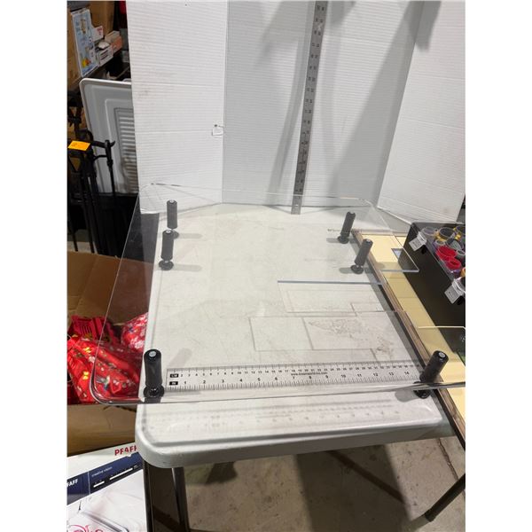 Acrylic crafting stand from dreamworld INC