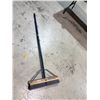 Image 1 : Broom