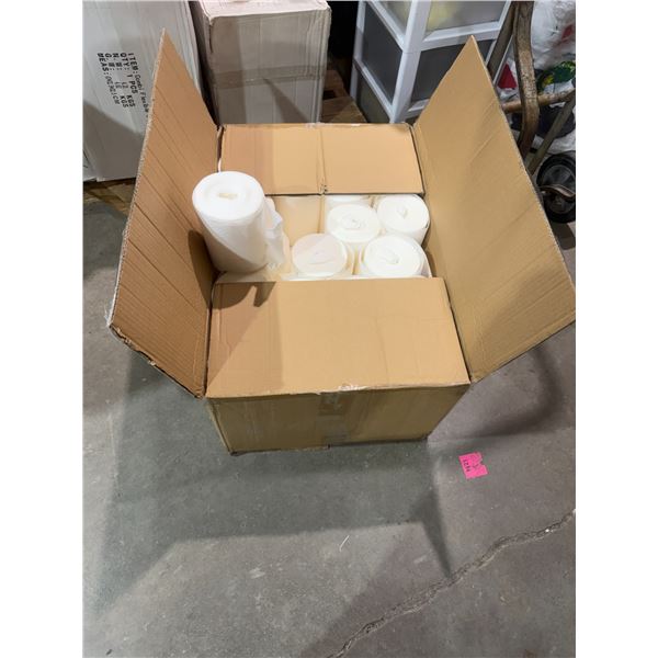 Case of paper towel towels