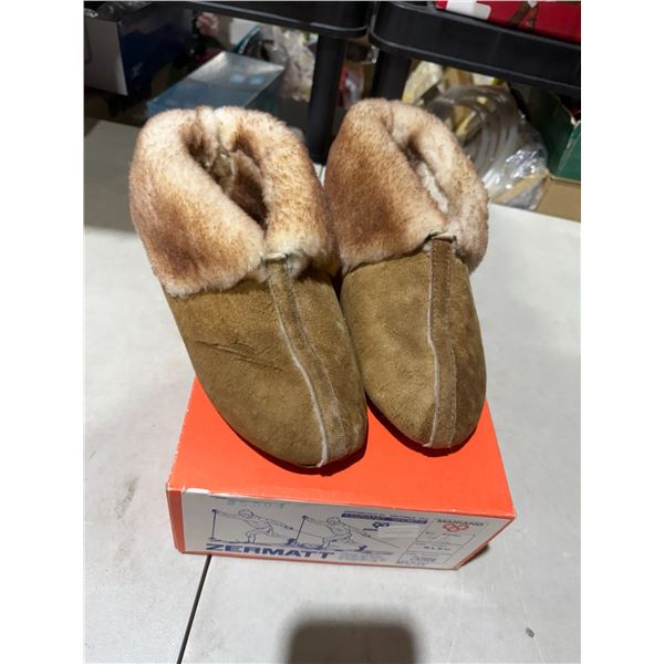 Slippers size 8
