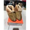 Image 1 : Slippers size 8