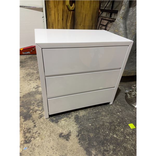 Dresser with soft Closing drawers measures 31.5" x 19.5" x 30" tall