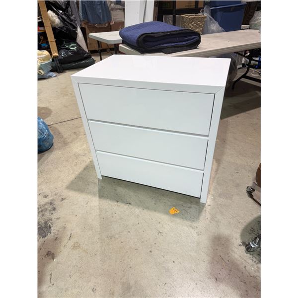 Dresser with soft Closing drawers measures 31.5" x 19.5" x 30" tall