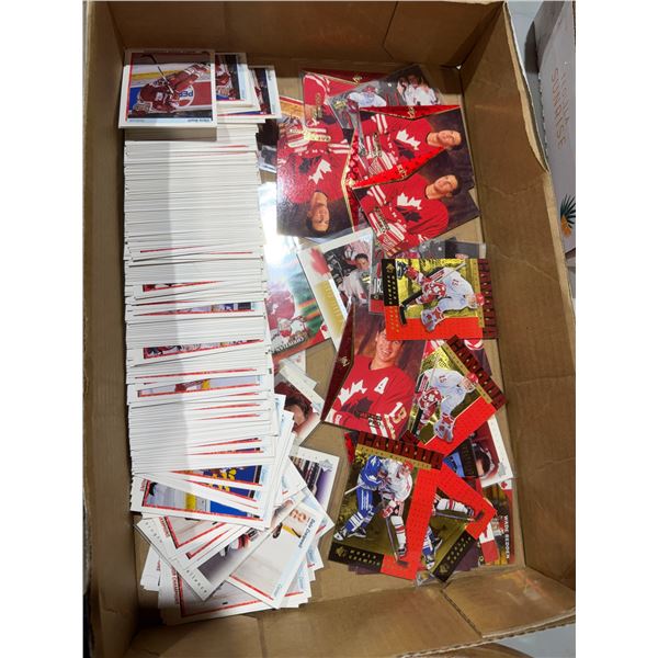 Assorted hockey cards